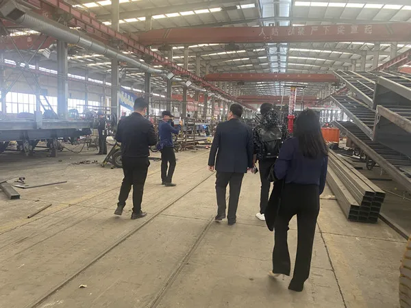 Les achats de clients maliens ont utilisé des camions à benne basculante pour stimuler l'efficacité du transport de la construction