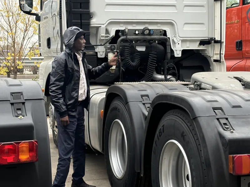 Les clients kenyans achètent une semi-remorque réfrigérée de marque luyi