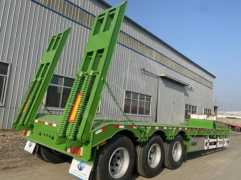 Les signes du client tanzanien ont un contrat avec Luyi Automobile, une semi-remorque à trois points à plat servira le transport de la logistique africaine