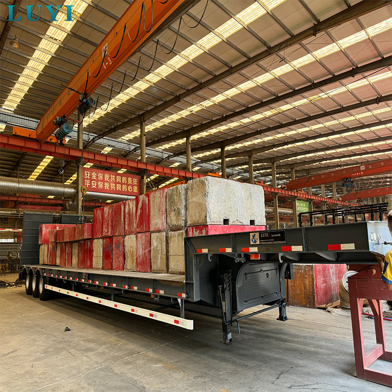 Des clients saoudiens effectuent une inspection sur place de l'usine de Luyi et finalisent l'achat de semi-remorques à plateau à 3 essieux