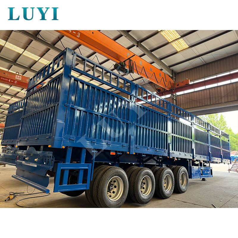 Livraison de « puissance » à travers l’océan ! Semi-remorques de clôture latérale à quatre essieux Luyi expédiées au Mozambique