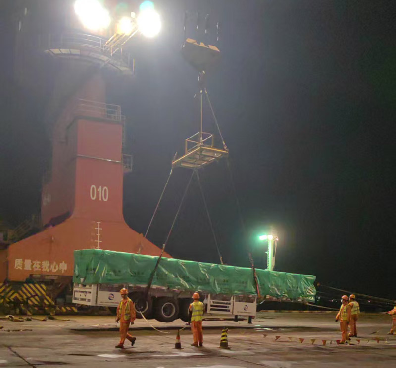 Un lot de semi-remorques plateaux à trois essieux Luyi est parti et a été expédié avec succès vers le marché d'Oman