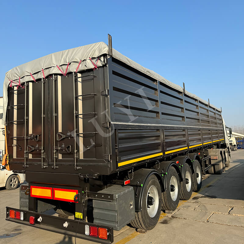 Répondre avec précision à la demande : la semi-remorque benne Luyi à 4 essieux et 80 tonnes se dirige vers la Guyane