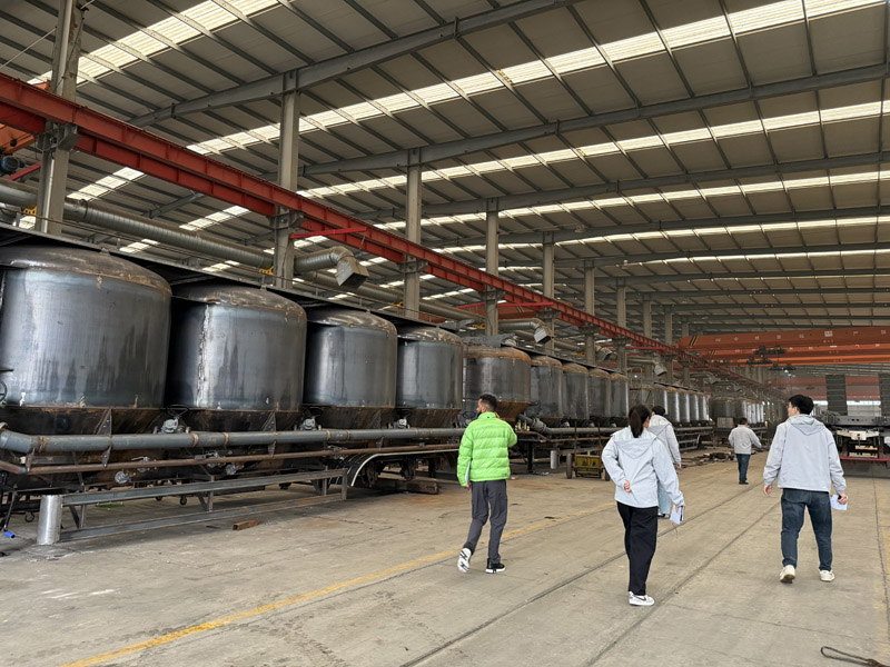 Une délégation éthiopienne inspecte des semi-remorques citernes de pétrole de 30 000 litres et négocie les détails de la coopération