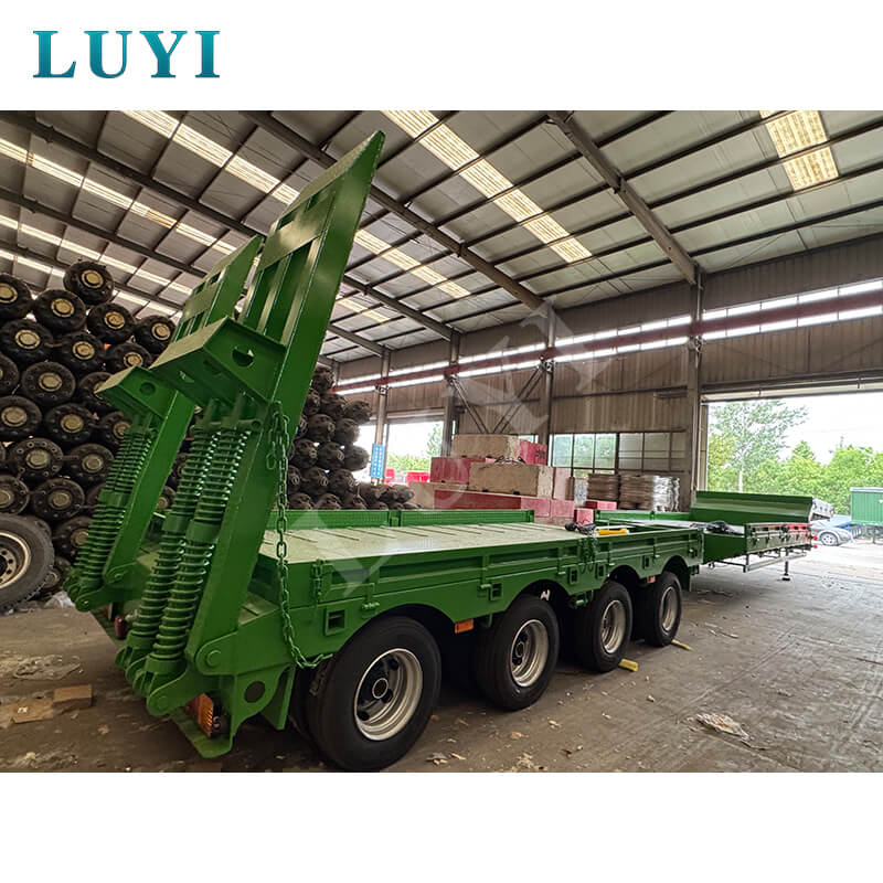 Des semi-remorques surbaissées à 4 essieux Luyi expédiées en Équateur, permettant le transport lourd pour les infrastructures en Amérique du Sud