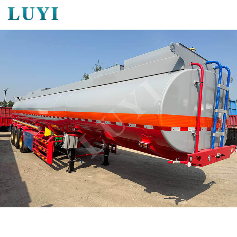 L'usine de Luyi accueille des invités congolais et une semi-remorque-citerne de 35 000 L renforce la coopération logistique sino-africaine