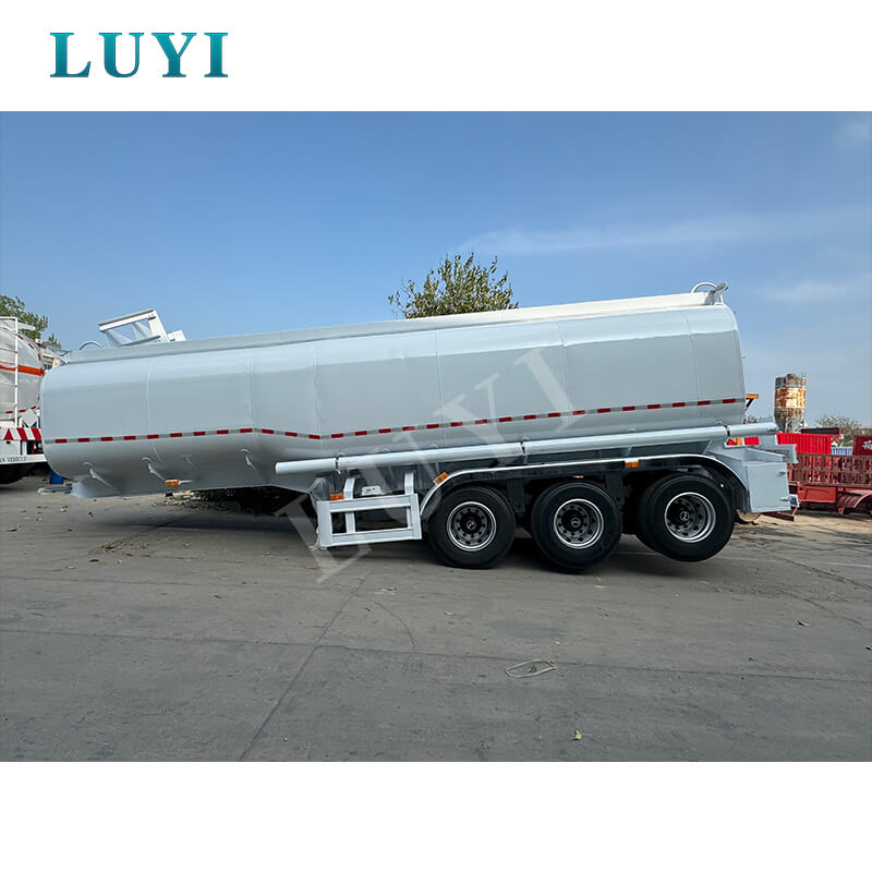 Camion-citerne à huile en acier au carbone à 3 essieux de 40 000 litres pour le transport du diesel et de l'essence