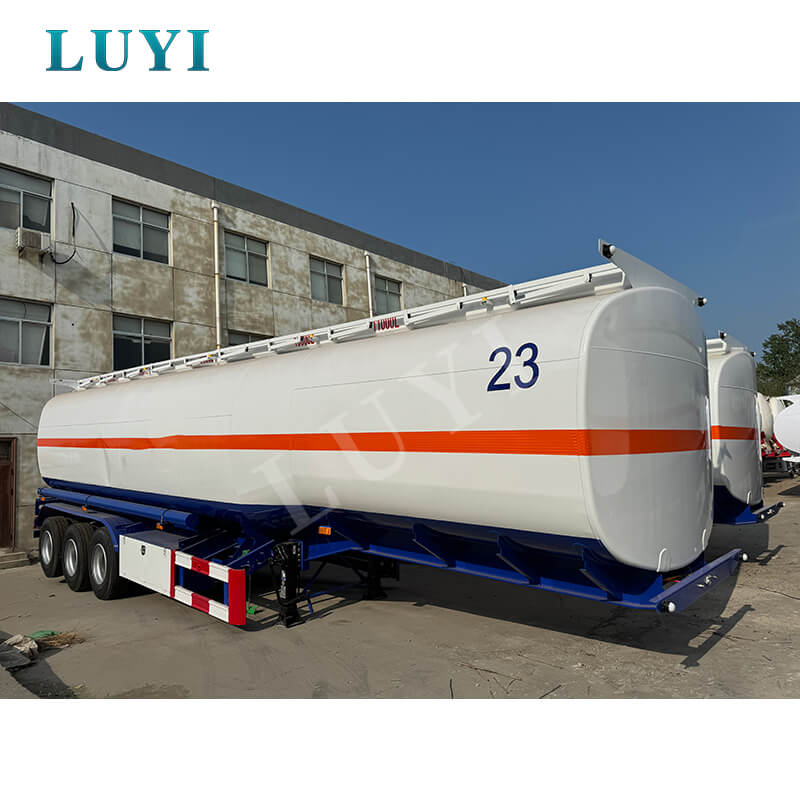 Semi-remorque citerne à fioul 3 essieux 45 000 litres 5 compartiments Semi-remorque citerne à fioul 3 essieux 45 000 litres 5 compartiments