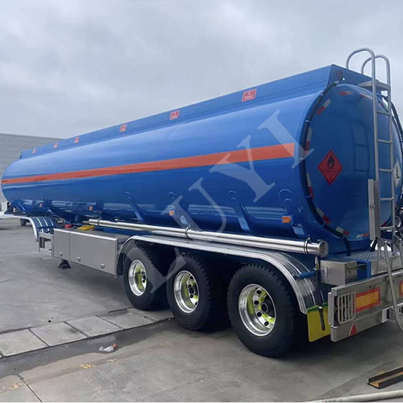 Semi-remorque citerne à mazout de 40 000 litres à 3 essieux et 7 compartiments