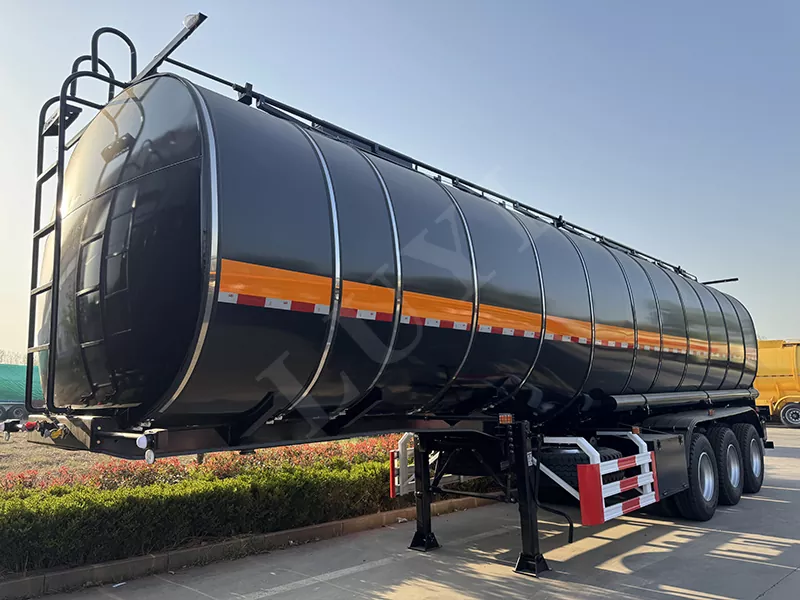3 camions-citerne d'asphalte d'asphalte