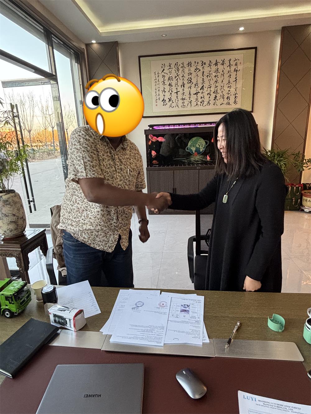 Comment une entreprise de transport lourd saoudienne a choisi Luyi Auto pour 3 remorques surbaissées personnalisées après une visite d'usine