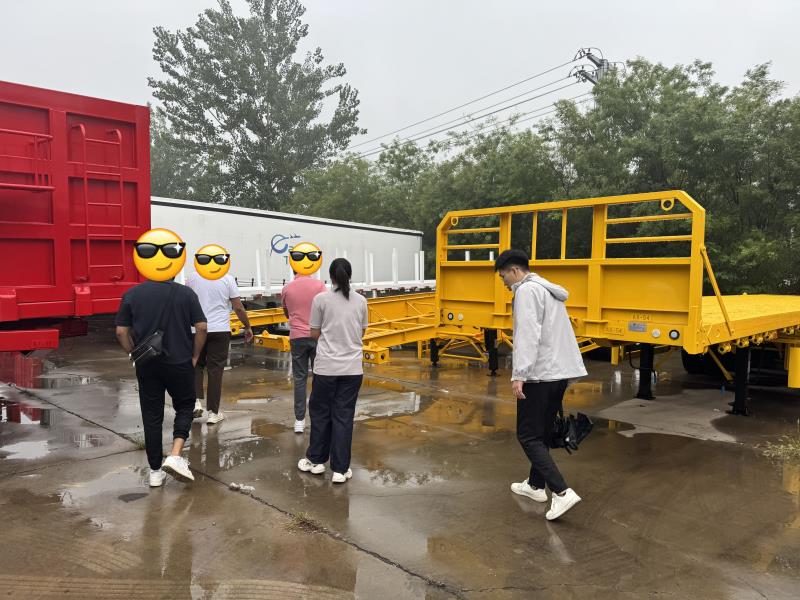 Une entreprise de transport mozambicaine commande 2 unités de semi-remorques surbaissées à 5 essieux pour des projets de GNL et d'infrastructures
