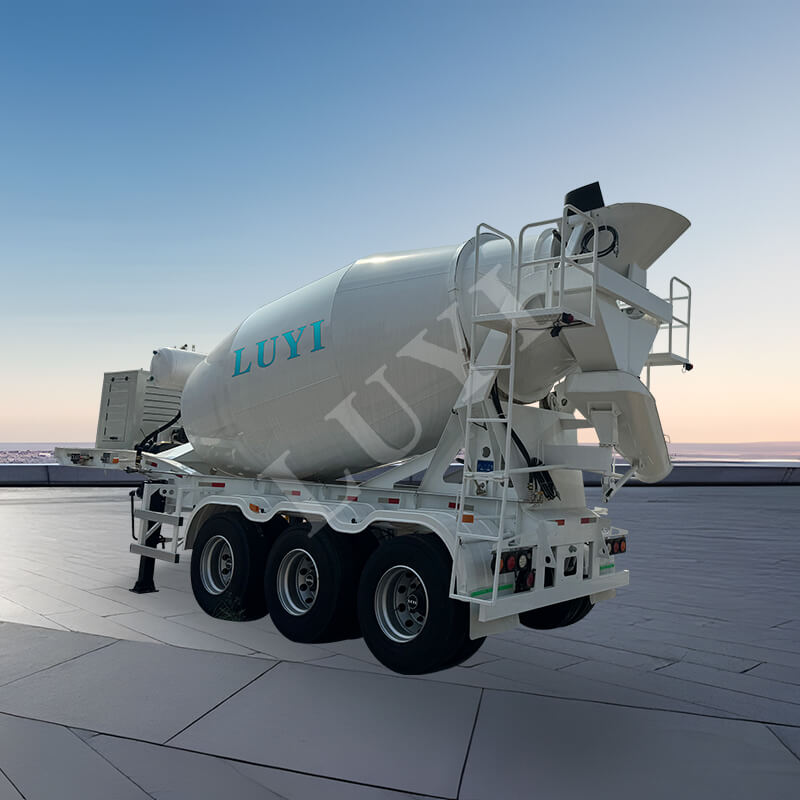 Semi-remorque bétonnière à trois essieux d'une capacité de 12 mètres cubes
