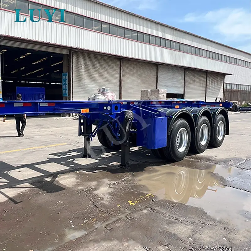 Semi-remorque à plateau à trois essieux pour le transport de conteneurs, de machines et de marchandises lourdes