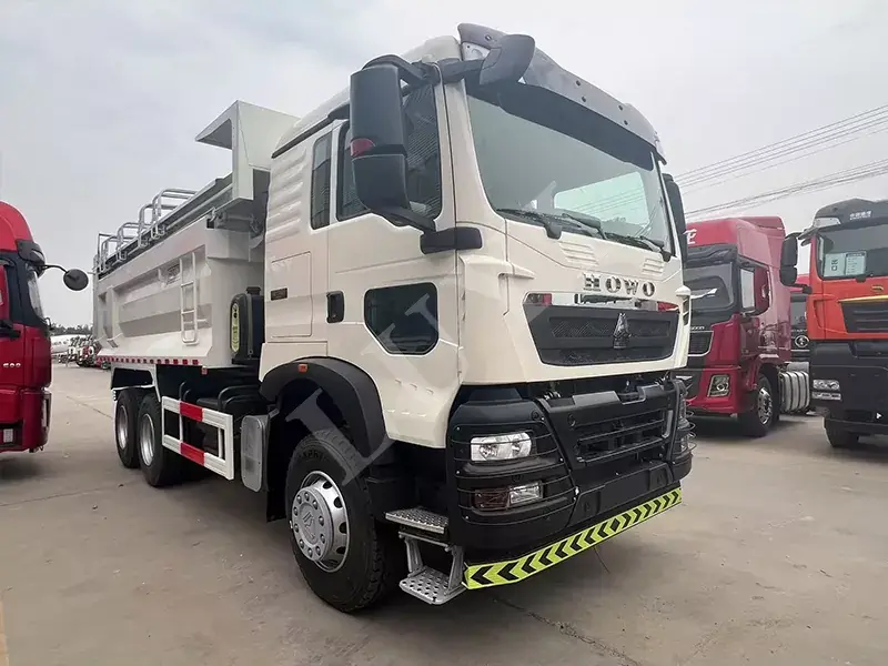 Camion à benne à benne blanc